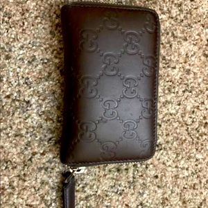 AUTHENTIC Gucci monogram wallet (small)